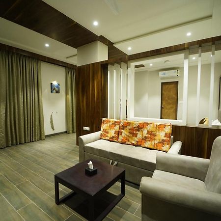 Hotel The Royal Inn Baramati Ngoại thất bức ảnh