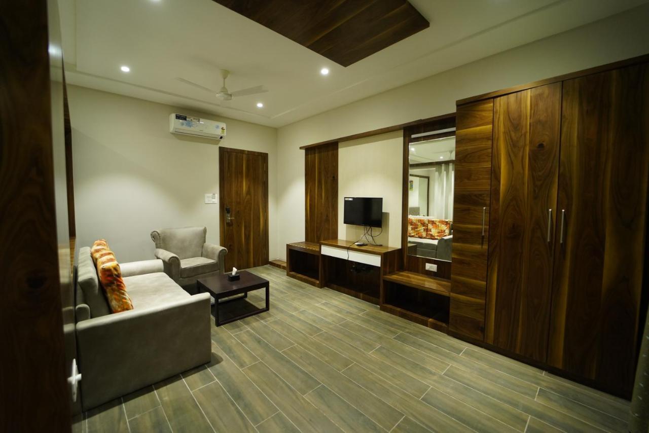 Hotel The Royal Inn Baramati Ngoại thất bức ảnh
