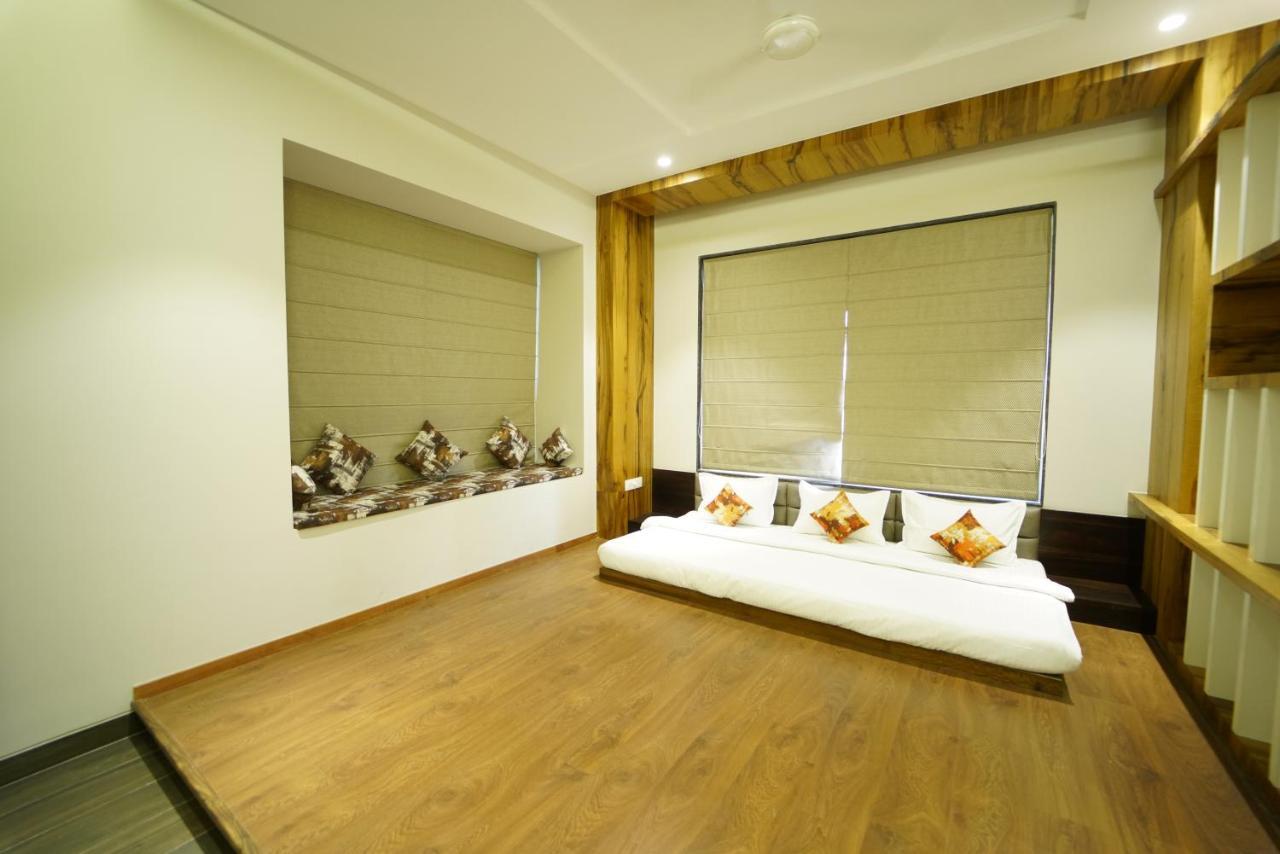 Hotel The Royal Inn Baramati Ngoại thất bức ảnh