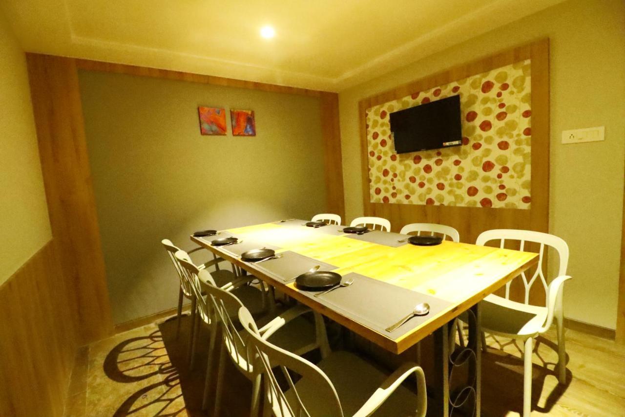 Hotel The Royal Inn Baramati Ngoại thất bức ảnh