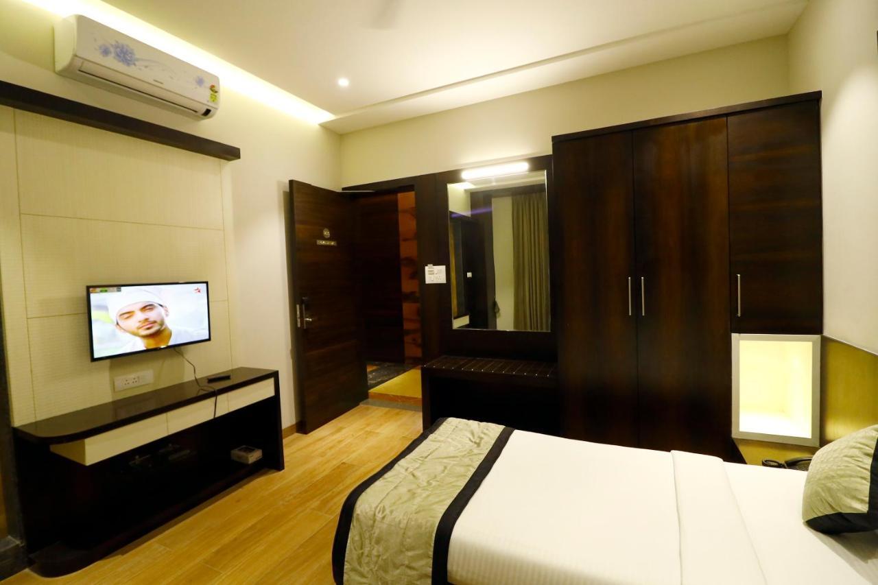 Hotel The Royal Inn Baramati Ngoại thất bức ảnh