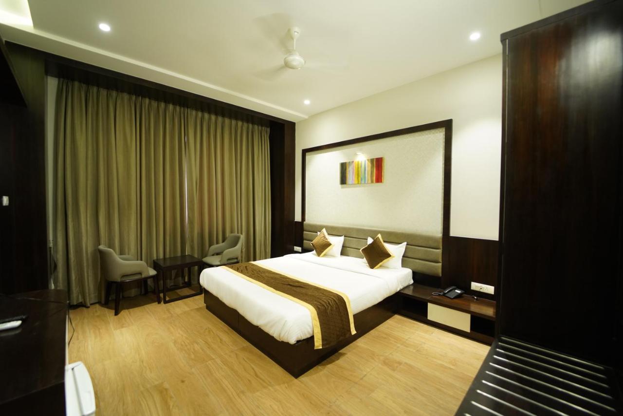 Hotel The Royal Inn Baramati Ngoại thất bức ảnh