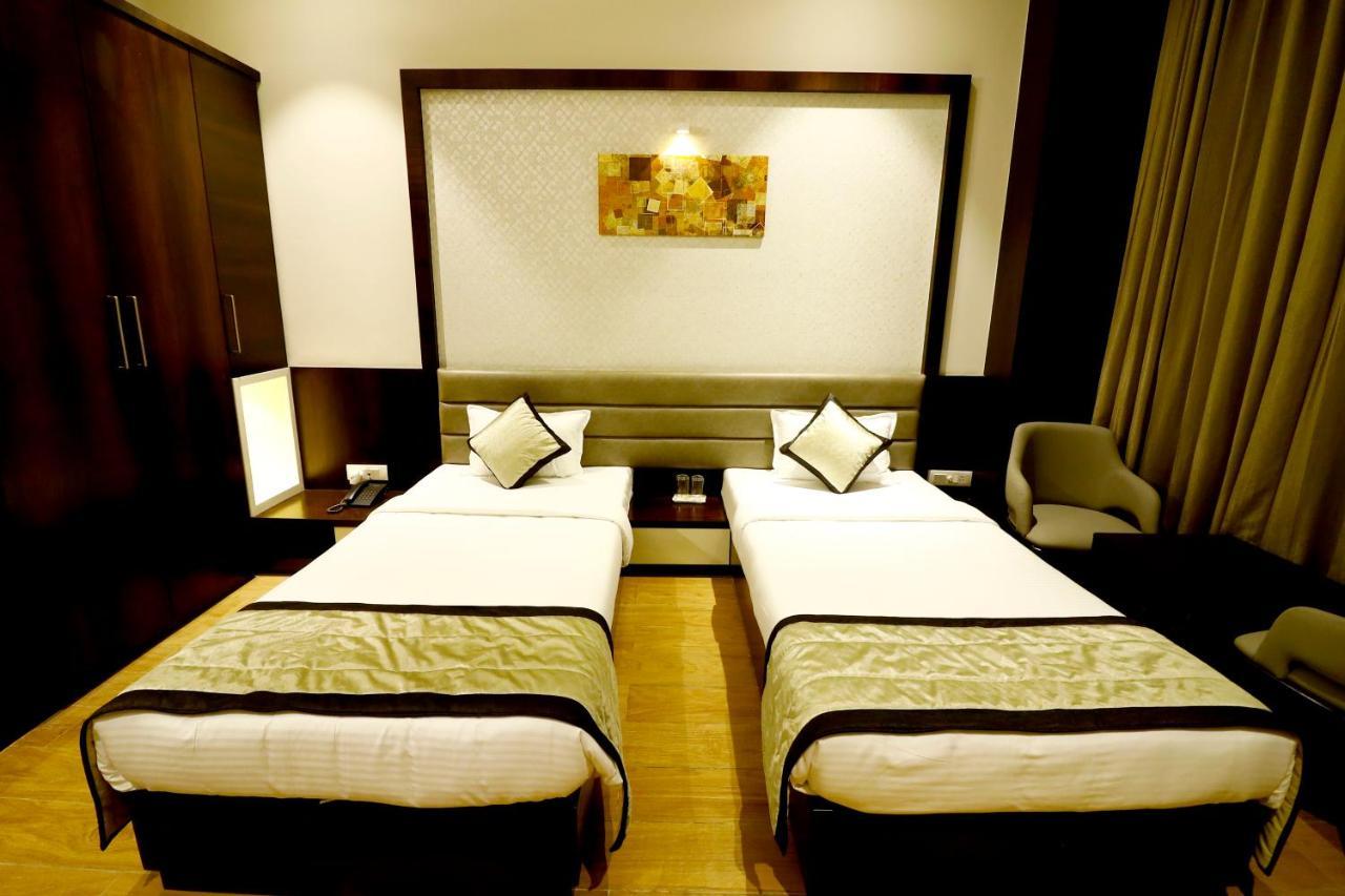 Hotel The Royal Inn Baramati Ngoại thất bức ảnh