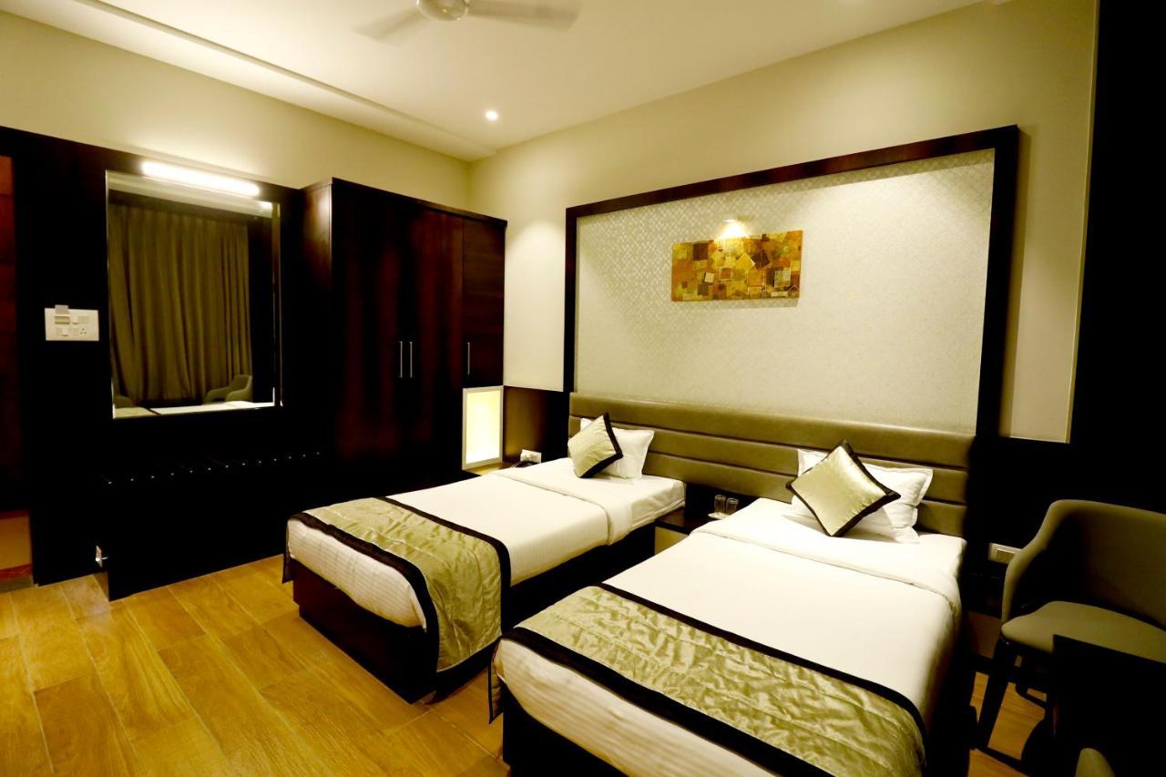 Hotel The Royal Inn Baramati Ngoại thất bức ảnh