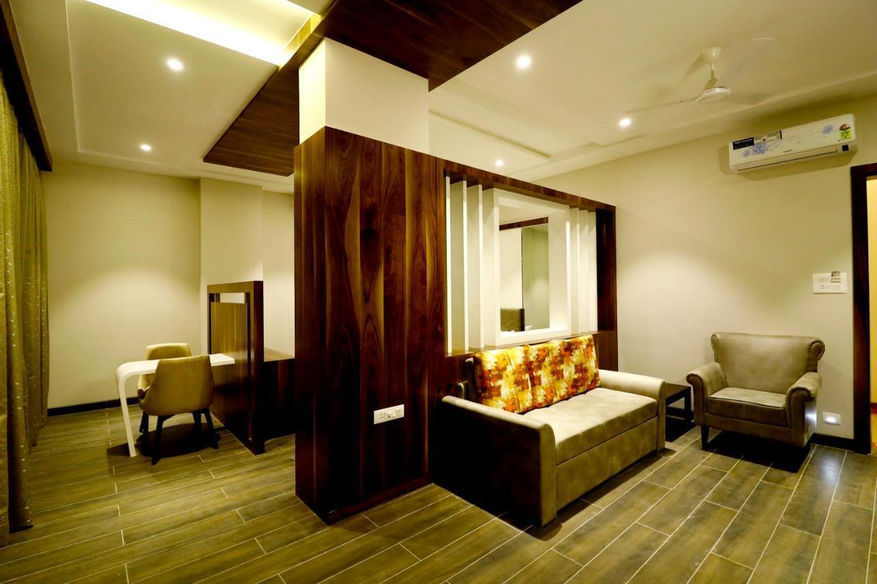 Hotel The Royal Inn Baramati Ngoại thất bức ảnh